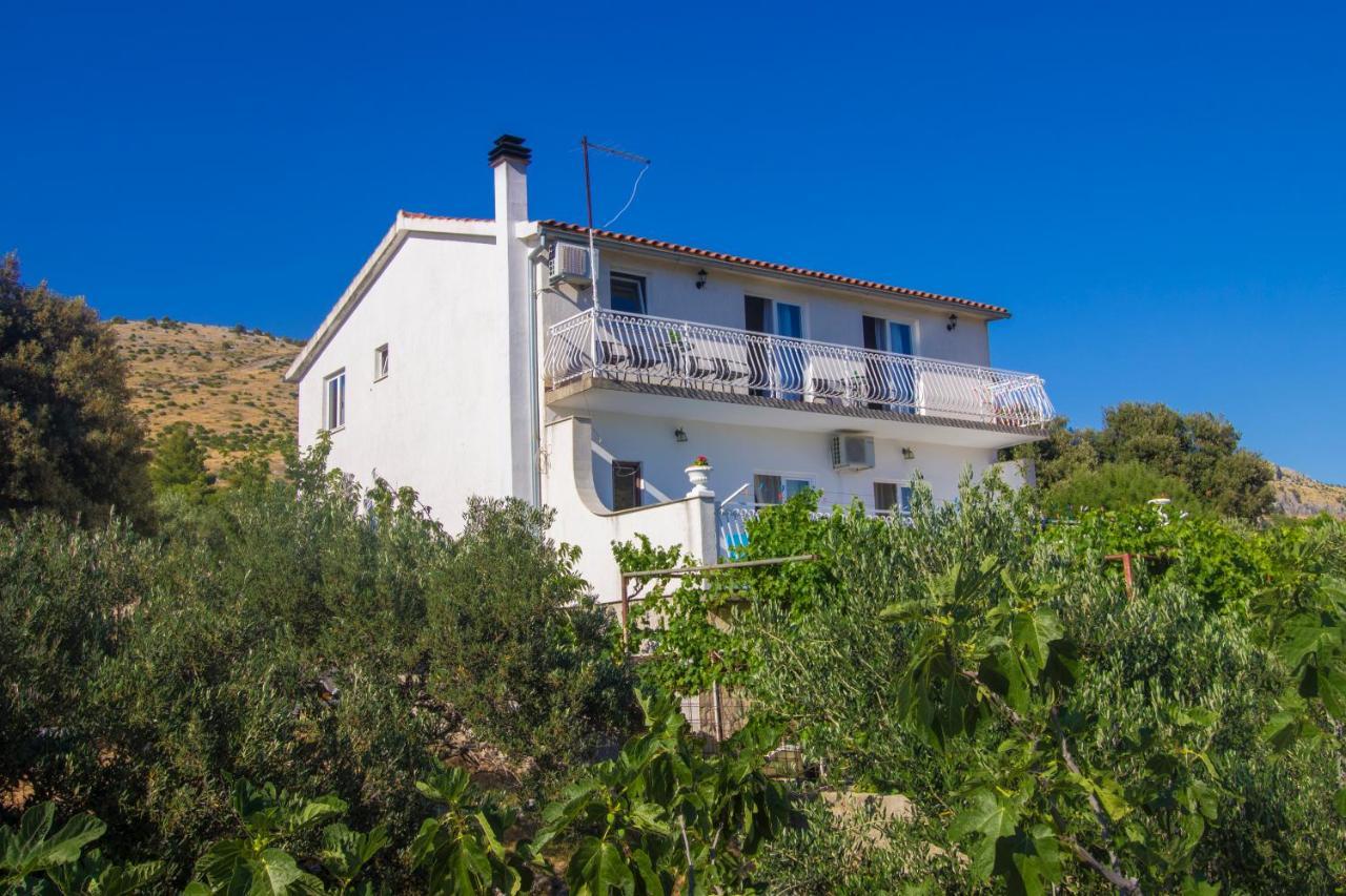 Apartment Belakusic 2 *