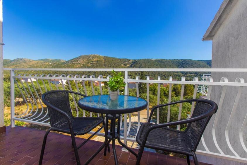 Apartment Belakusic 2 *