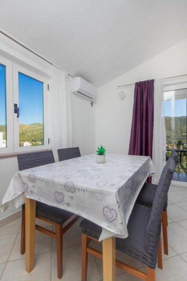 Apartment Belakusic 2 Grebastica